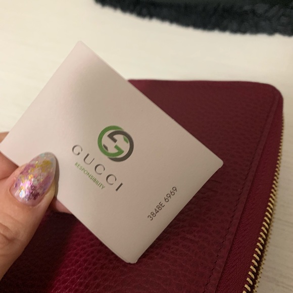 ▪️GUCCI▪️ Beautiful Authentic BNWOT wallet. - Picture 6 of 8